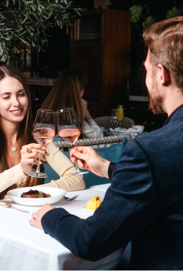 تجربة "La Vie En Rose" الجديدة في "MINA Brasserie": بوجبة غداء فاخرة بلمسة من الجاذبية الباريسية!