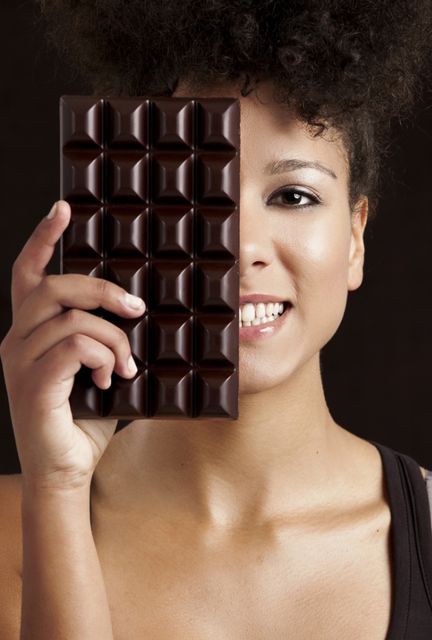 أسرار اختيار الشوكولاتة الداكنة الصحية وكأنك خبيرة تذوق