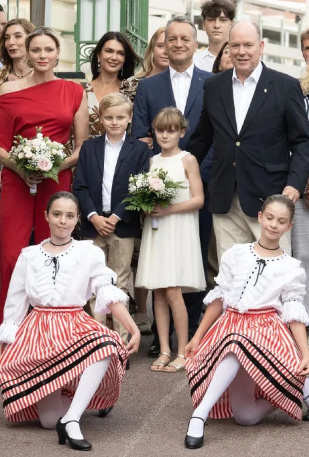 إطلالات شارلين أميرة موناكو السابقة في نزهة U Cavagnëtu