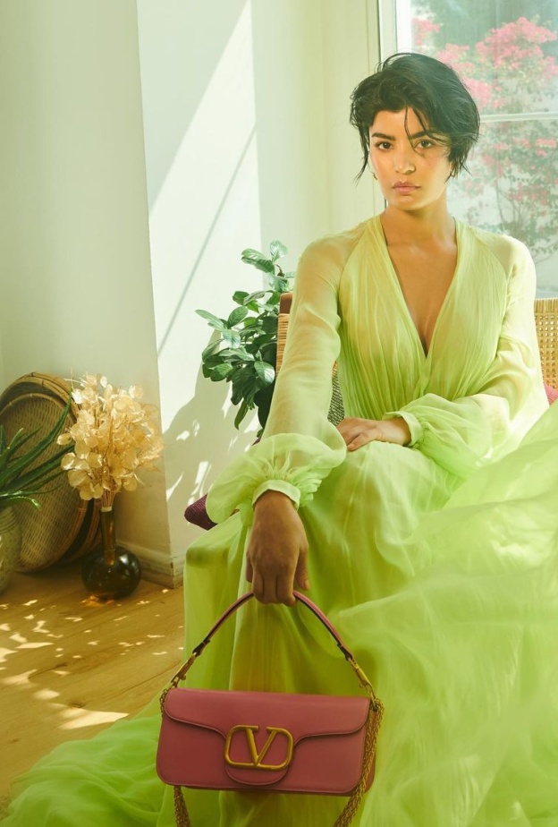 إطلالات مجوهرات تليق بأزياء اللون الأخضر كتحية في اليوم الوطني السعودي من وحي نجمات العرب