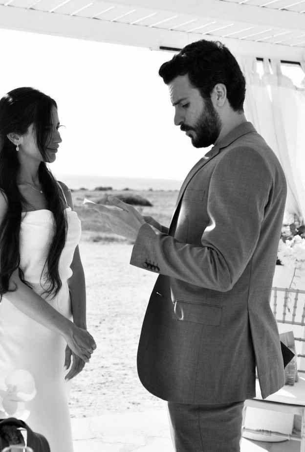 احدى الصور التي نشرها مهند الحمدي معلنا عقد قرانه