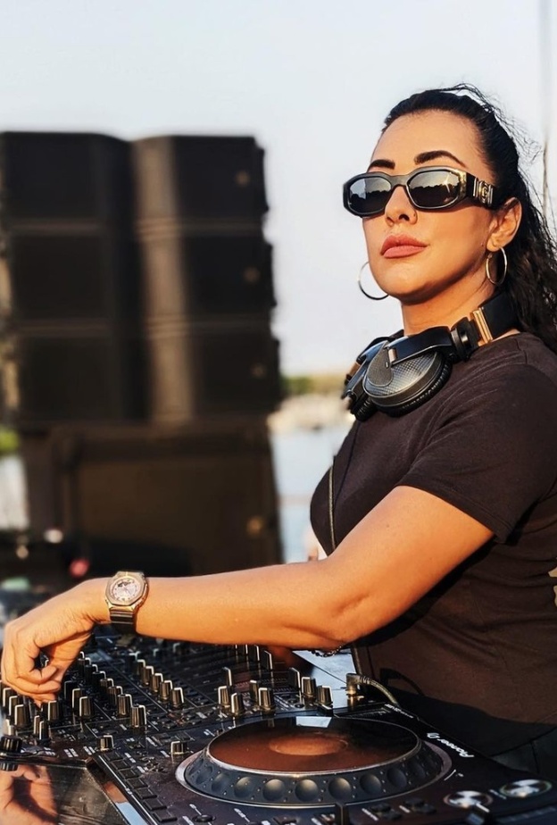 الدي جي السعودية  DJ VIVA في حفل مونكي سفاري