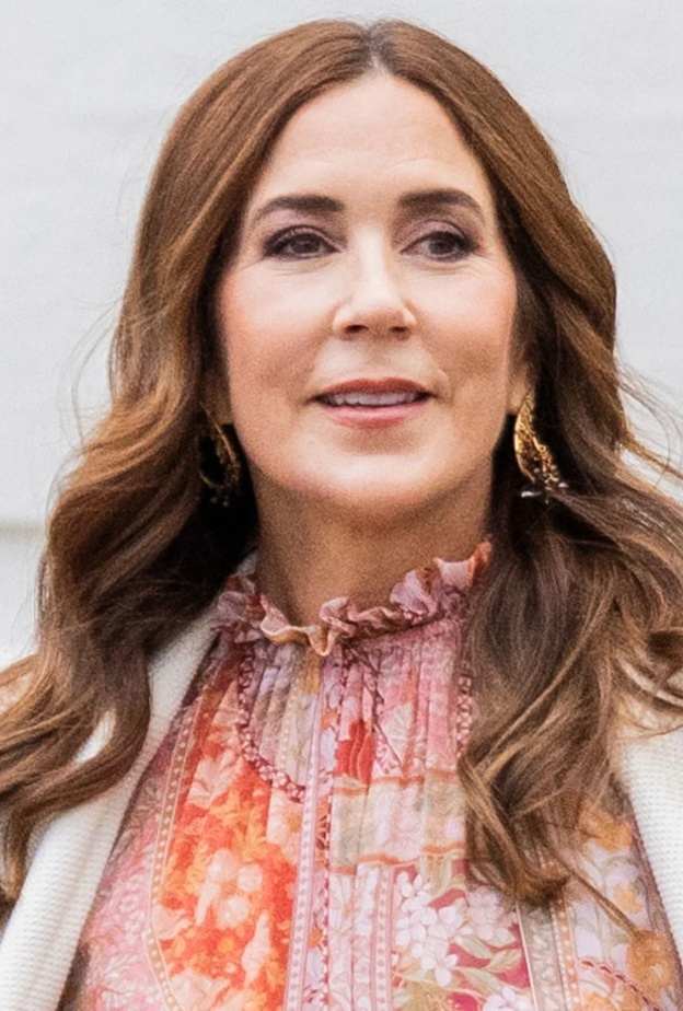 الملكة ماري في إطلالة ملكية جديدة من Zimmermann