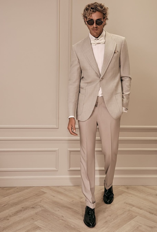 دليل كامل لتنسيق بدلة العريس لإطلالة إمبراطورية في يوم الزفاف