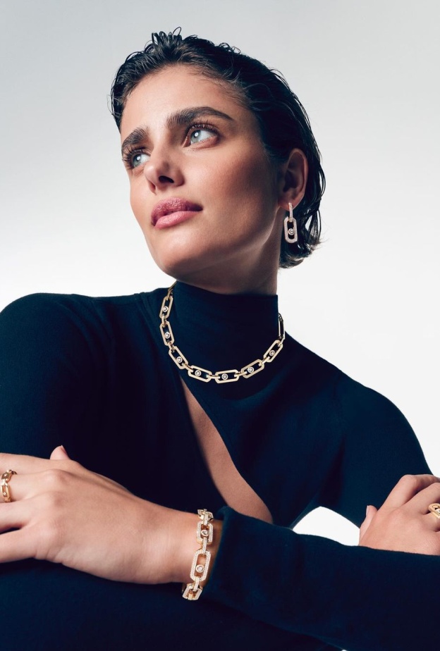 تايلور هيل Taylor Hill بتصاميم من مجموعة So Move من ميسيكا Messika