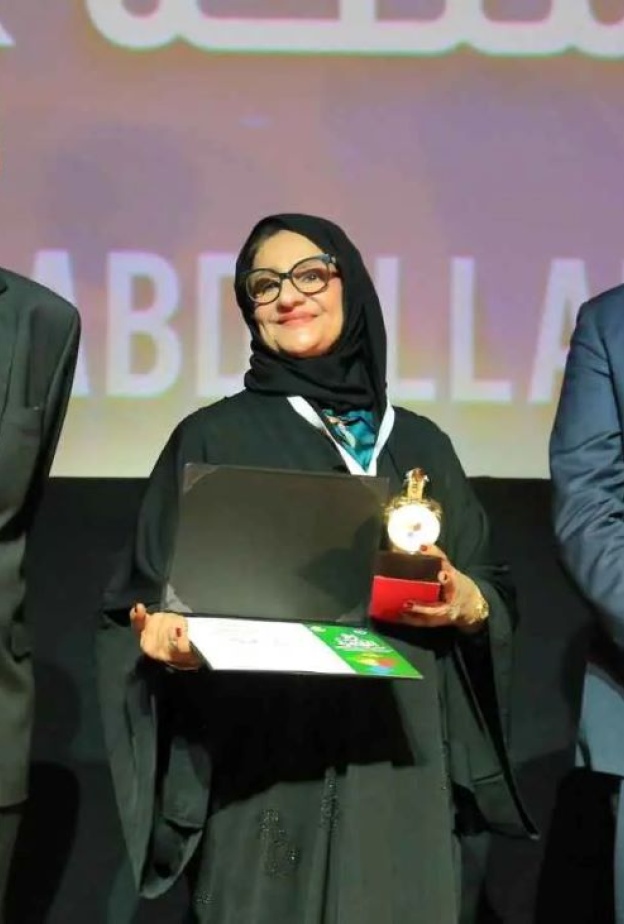 تعرفوا على الدكتورة ملحة العبدالله سيدة المسرح السعودي