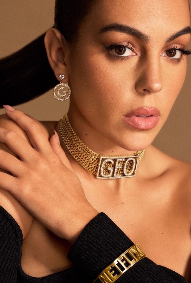 جورجينا رودريغيز بتصاميم مجوهرات فخمة وجريئة