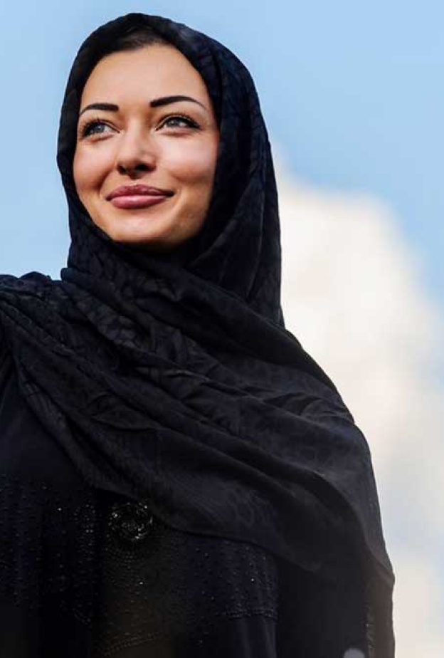 رؤية 2030 تعبر بالمرأة السعودية