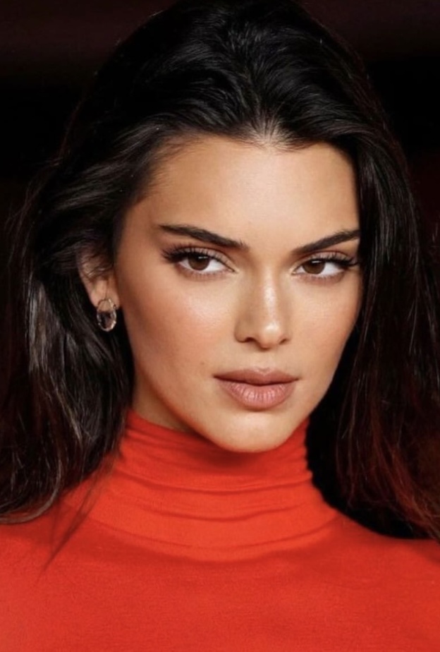 أبرز عمليات العيون المفضلة لدى النجمات العالميات