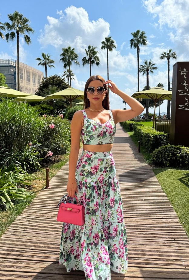 على خُطى النجمة نسرين طافش واستلهمي أفكار لتنسيق المجوهرات اللافتة لتُناسب إطلالتكِ الكاجوال 