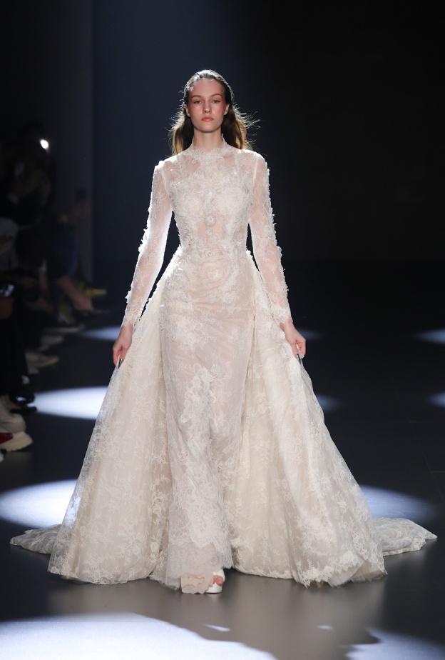 فستان  زفاف بأكمام الدانتيل من Yolancris