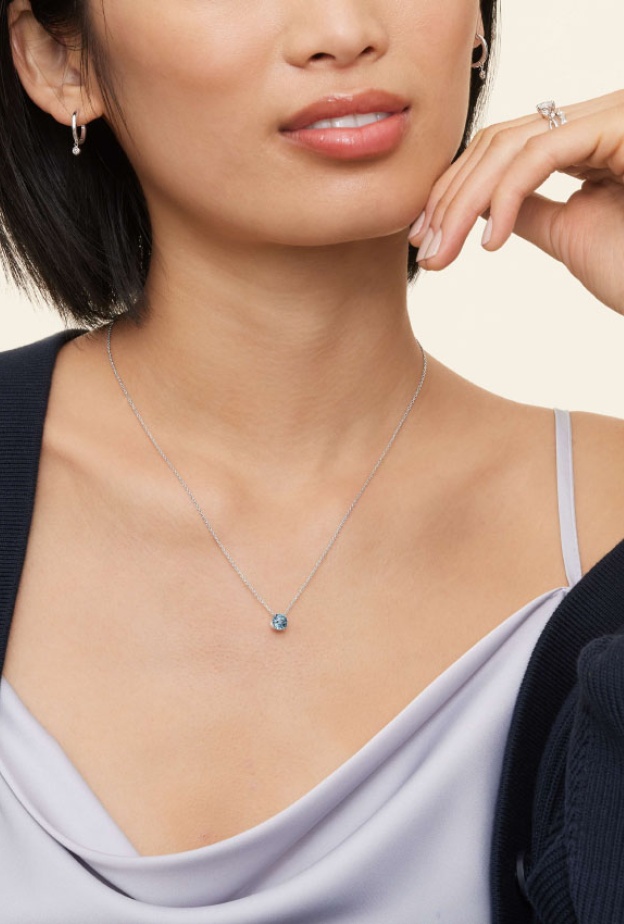 قلادة Aquamarine Solitaire من بريليانت ايرث Brilliant Earth