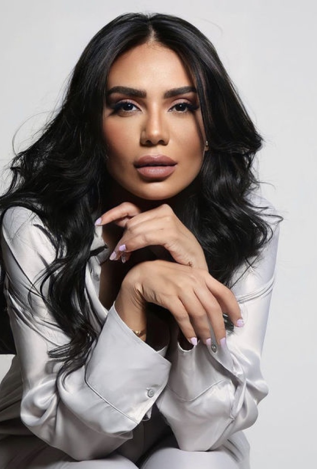 لبنى عبدالعزيز