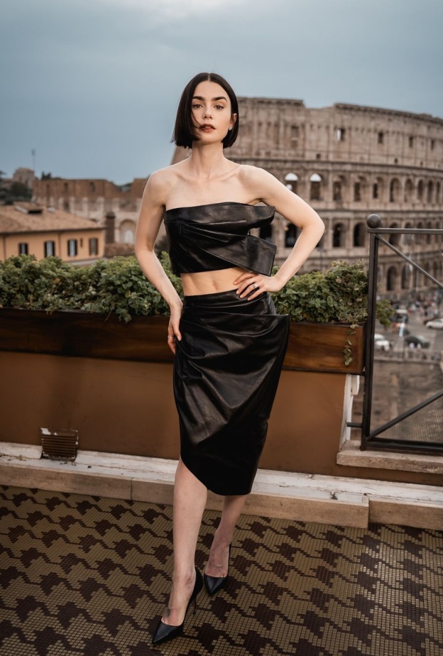 ليلي كولينز