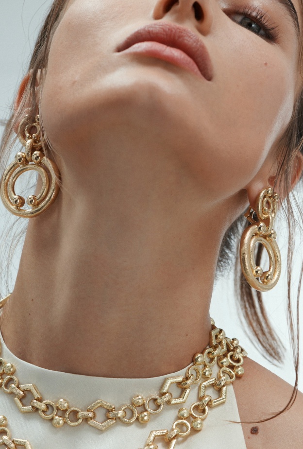 مجوهرات ذهب من توقيع دار ديفيد ويب