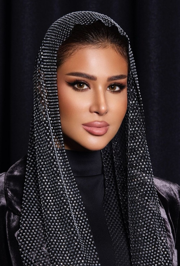 خبيرة التجميل منى نعمان