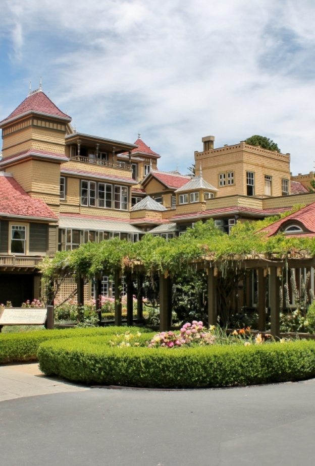 كاليفورنيا تجتذب المسافرين من الشرق الأوسط بشهر كامل من فعاليات الهالوين العائلية الممتعة