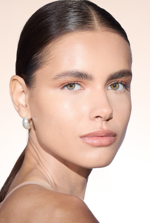 خطوات لمكياج بشرة احترافي خلال التصوير بتأثير يُضاهي الفلتر