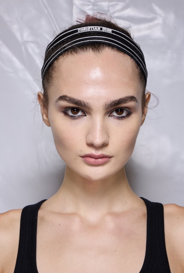 خطوط الكحل السوداء الملطخة من Dior