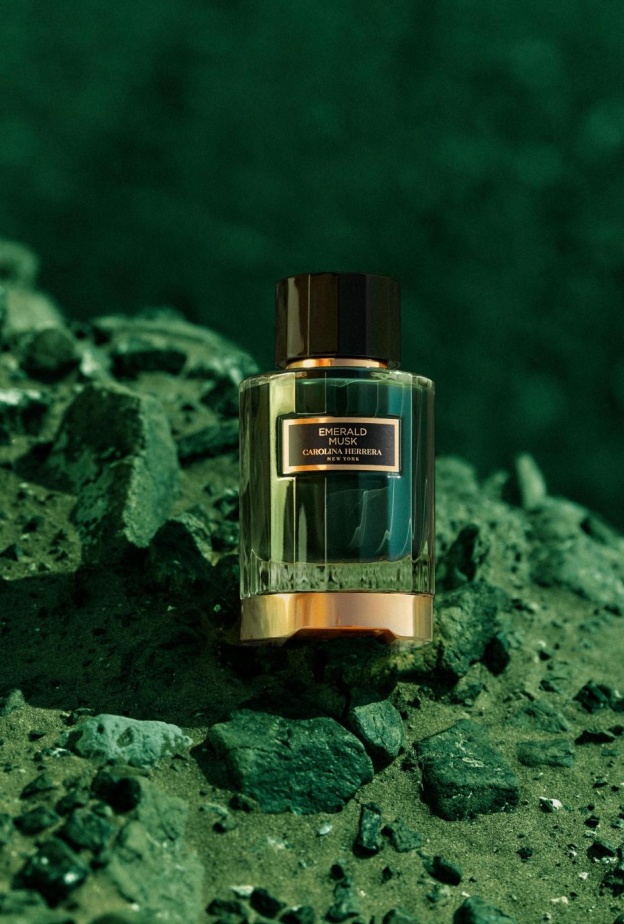عطر  Emerald Musk من علامة علامة Herrera Beauty