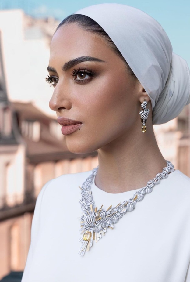 يارا النملة أقلام الهايلايتر الخاصة بعلامة moonglaze