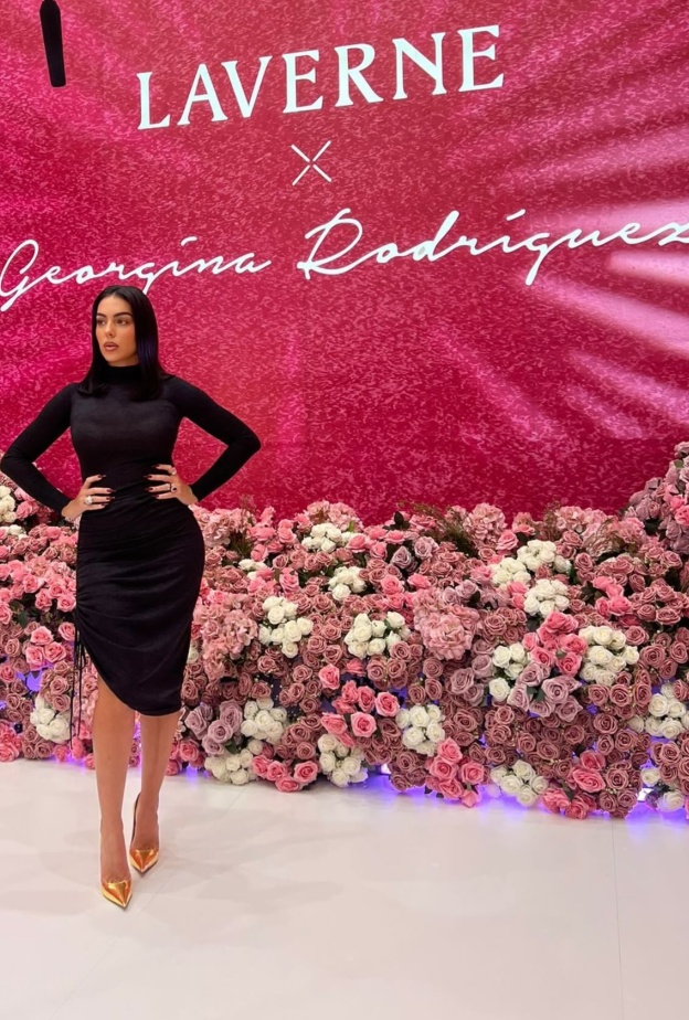 صور..نجمات الخليج يتألقن بأزياء السهرة الفاخرة وجورجينا رودريغيز تختار الأسود في حفل إطلاق عطرها الجديد من Laverne بالسعودية