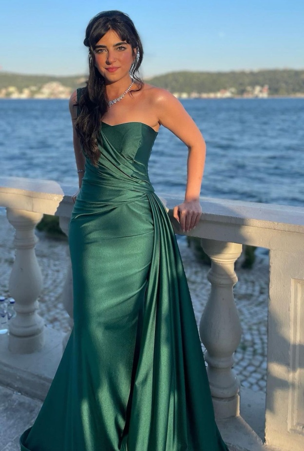 فساتين سهرة تلائم احتفالات اليوم الوطني السعودي من وحي الفنانة السعودية نور الخضراء