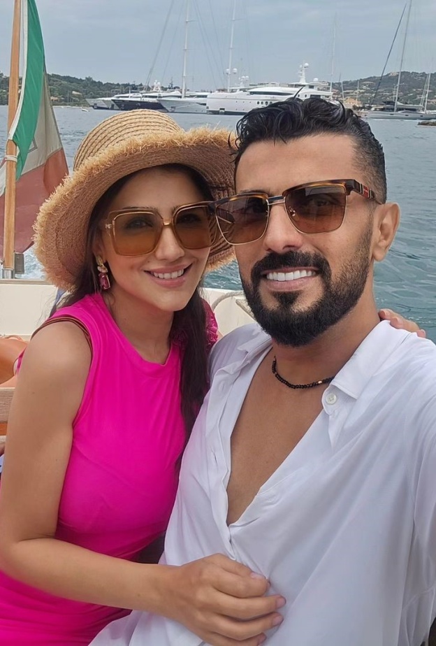 مي عمر ومحمد سامي في بورتو كيرفو