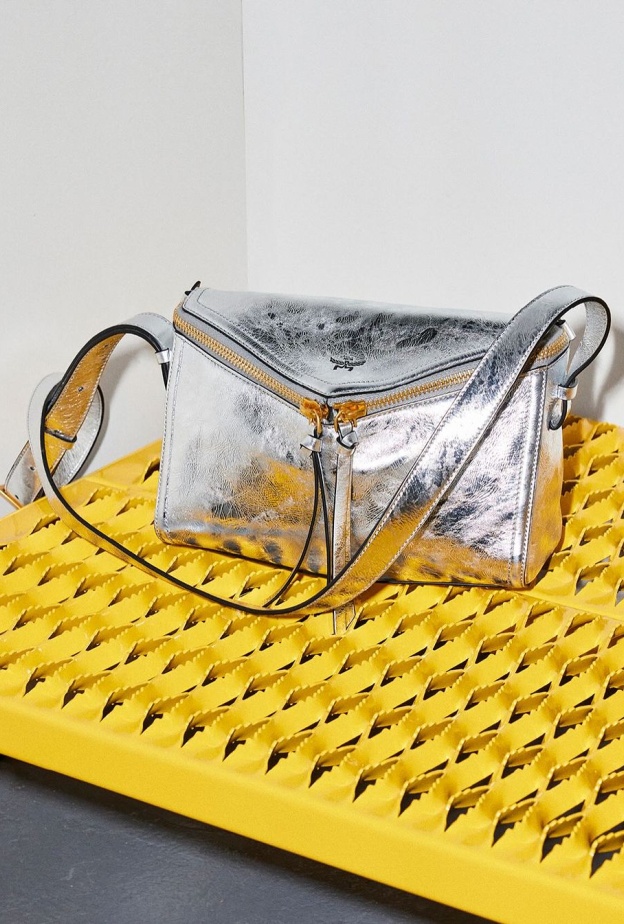 MCM تطلق حملة "From München to Mars"... حقائب بقصة جريئة ثلاثية الأبعاد تجمع بين الأناقة والراحة 