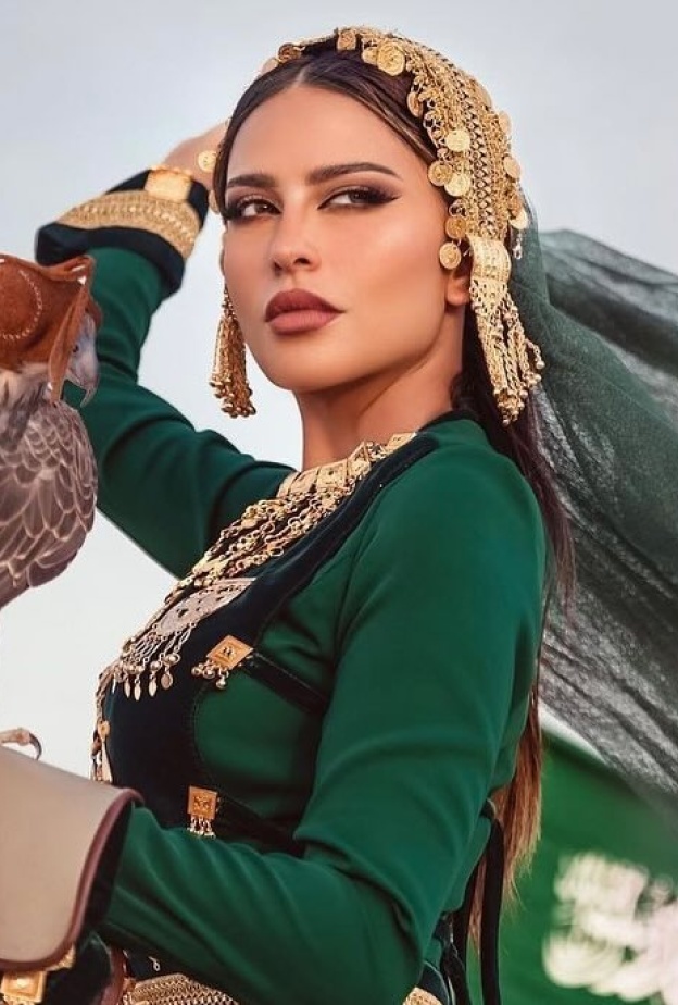 اطلالات جمالية من وحي التراث للنجمات في احتفالات اليوم الوطني السعودي الـ94