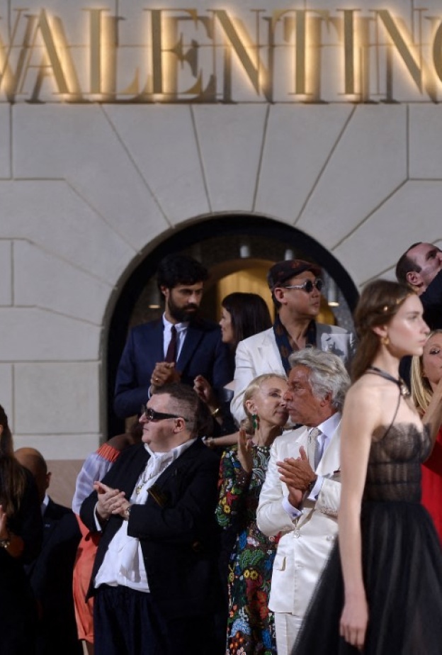 Valentino تحسمها.. هكذا سيتم عرض مجموعاتها من الألبسة الراقية والجاهزة 
