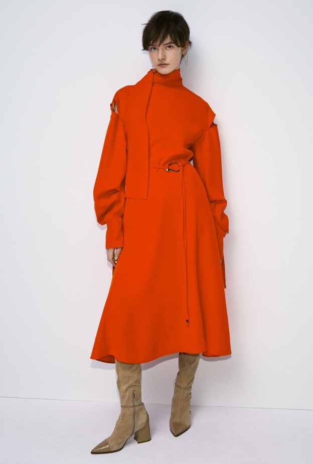 فستان كاجوال من موضة خريف وشتاء 2024 Adeam 