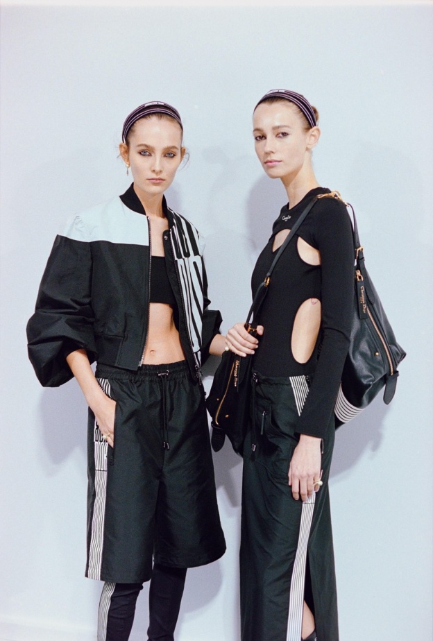 صور حصرية لـ"هي" من كواليس عرض أزياء Dior لربيع وصيف 2025