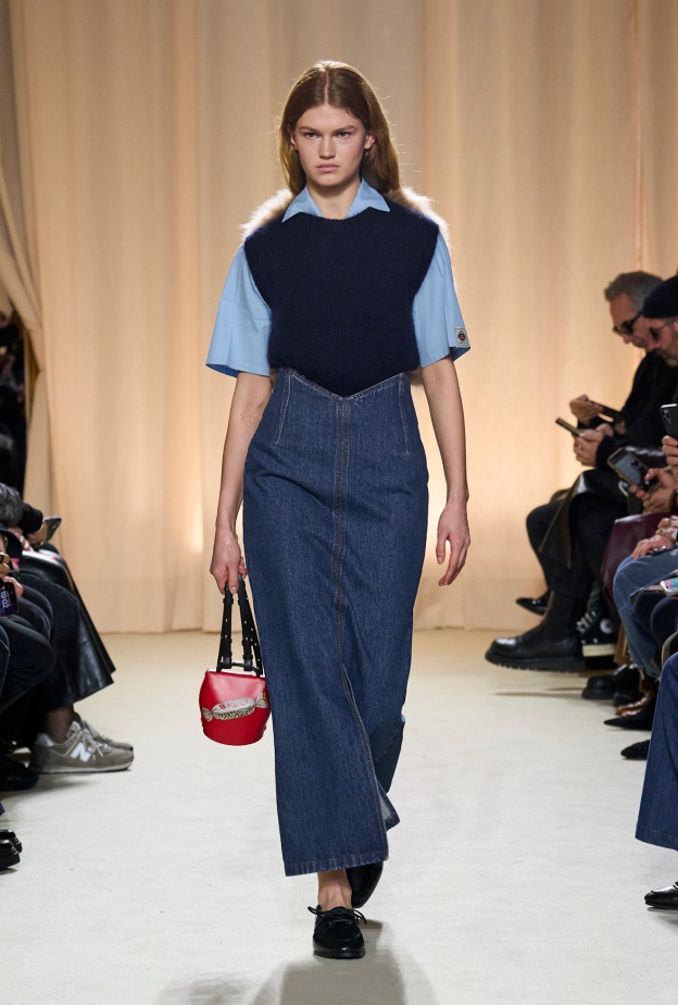 تألقي بأجمل موديلات تنانير طويلة في خريف وشتاء 2024 من Bally 