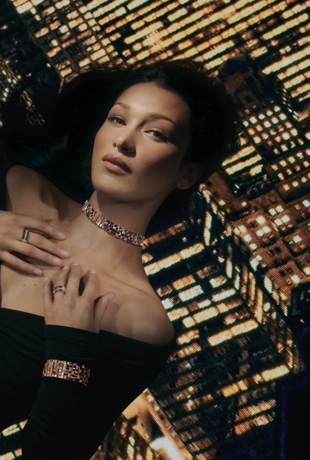 بيلا حديد خلال جلسة تصوير مع دار شوبارد