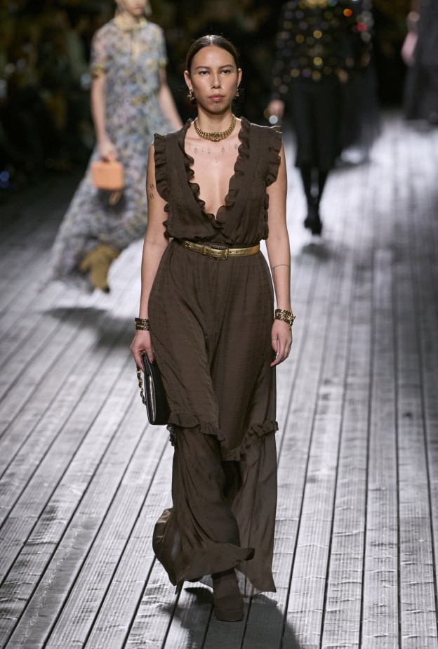 إطلالة من CHANEL