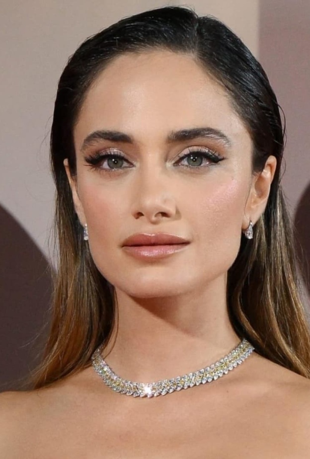 الجمال والجاذبية عنوان إطلالة النجمات العالميات في مهرجان فينيسيا 2024 