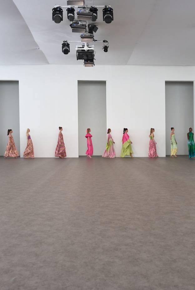 أسبوع الموضة في دبي لموسم ربيع وصيف 2025