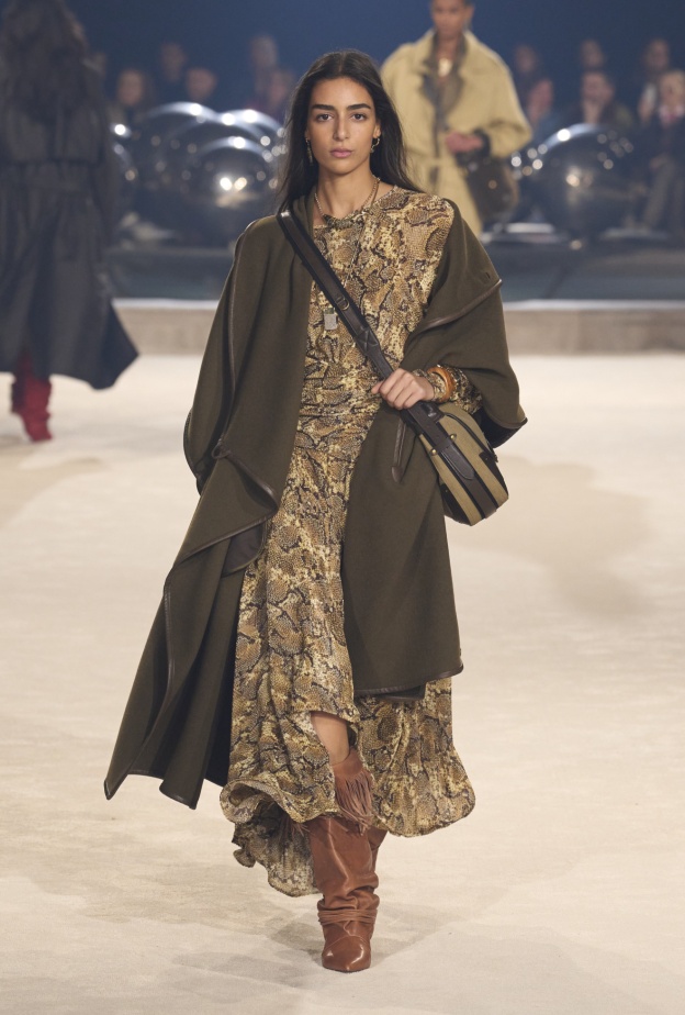  فساتين مرقطة بقماش الحيوانات من Isabel Marant