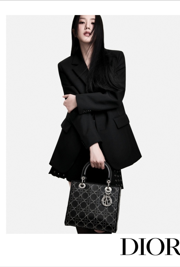 Jisoo و"ليدي ديور".. قصة جديدة من قصص DIOR الإبداعية 