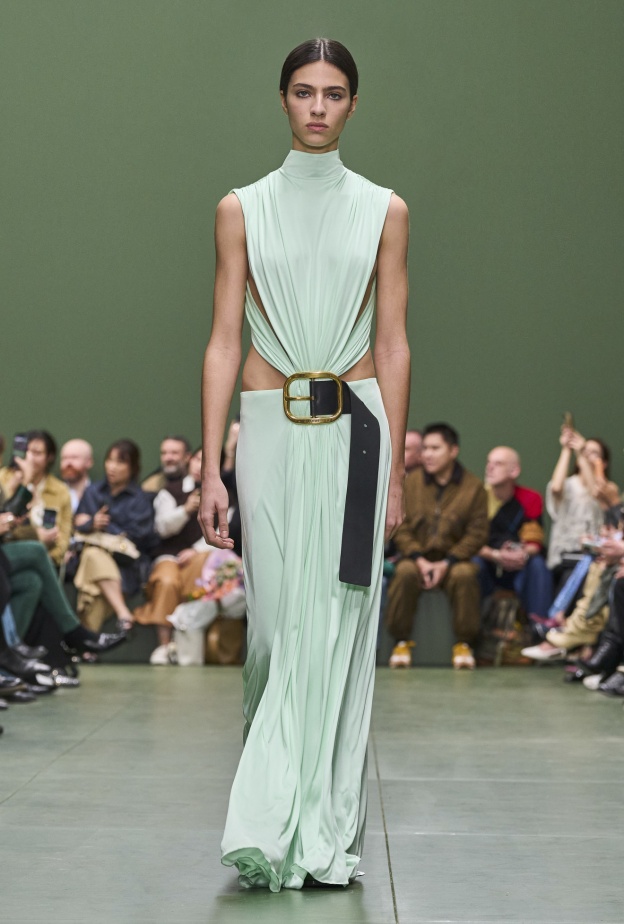 موضة الباستيل تحتل الصدارة في ألوان ملابس شتاء 2025