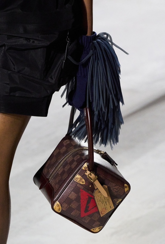 موديلات حقائب يد مربعة تسرق الأنظار بأناقتها