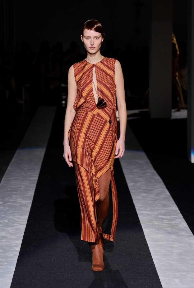 فستان طويل بشق جانبي من Missoni 