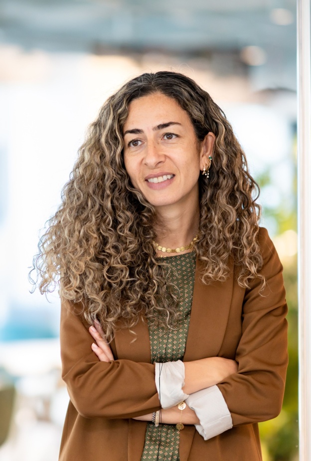 منى غندر ، نائب الرئيس للشراكات والبرامج في مؤسسة عبد الله الغرير