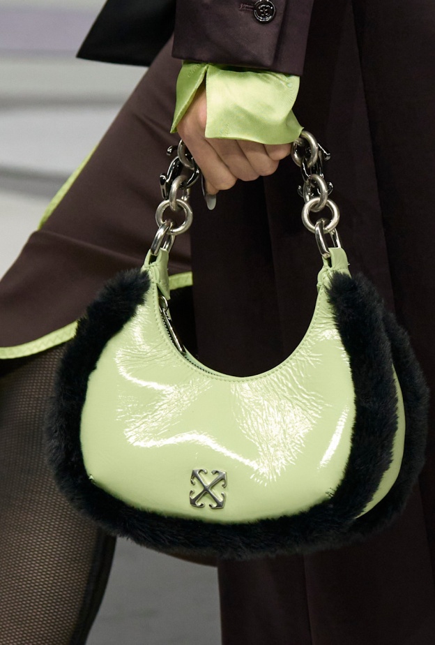 الحقائب المزينة بالفرو والجلد من Off White 