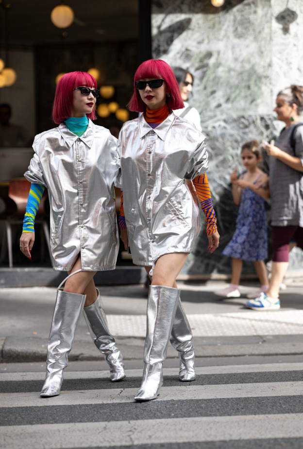 أحذية الكعب العالي المعدنية تضيء إطلالاتك في خريف وشتاء 2024