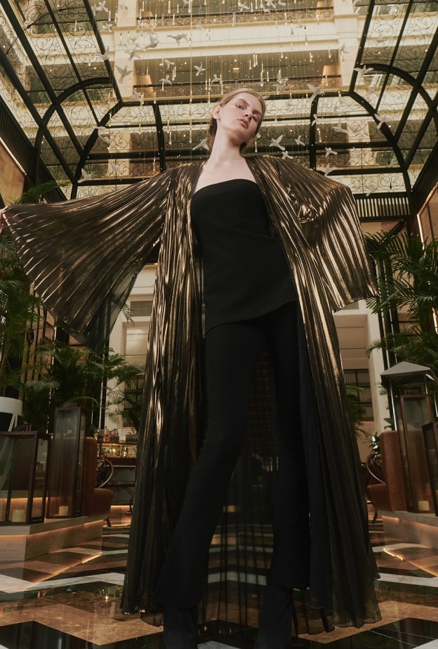 موديلات العبايات البليسيه التي لا غنى عنها في خزانتك هذا الخريف