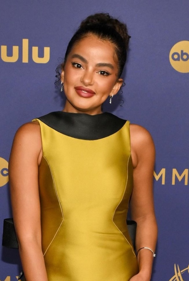 خاص "هي": إطلالة أجواء الجودي بتوقيع إيمان العجلان.. بصمة سعودية في جوائز إيمي 2024 