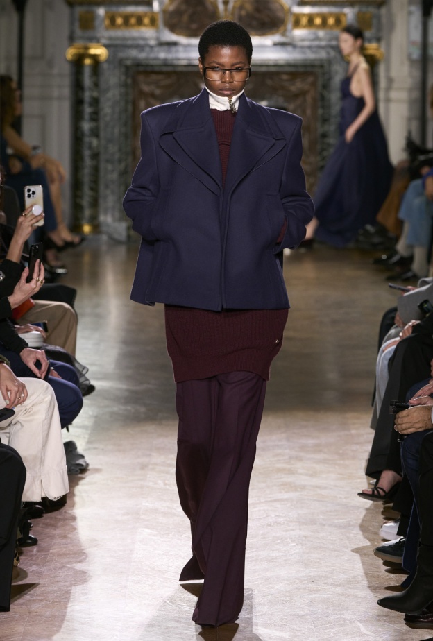 إطلالة من Victoria Beckham