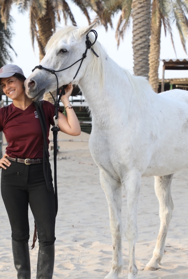 الخيالة السعودية دانة خالد القصيبي تكشف لـ'هي' أسرار فن التواصل الرقيق مع الخيل